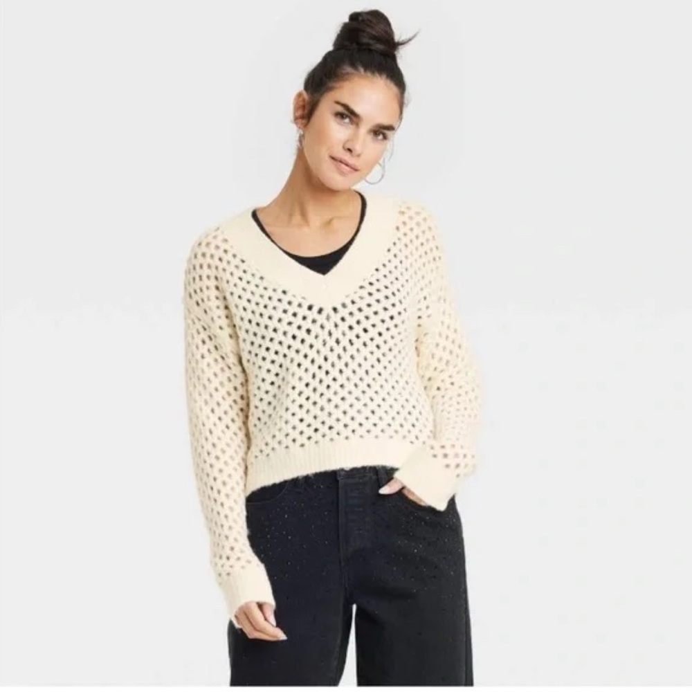 ❥𝖴𝗇𝗂𝗏𝖾𝗋𝗌𝖺𝗅 𝖳𝗁𝗋𝖾𝖺𝖽: Open Pullover V-Neck Sweater